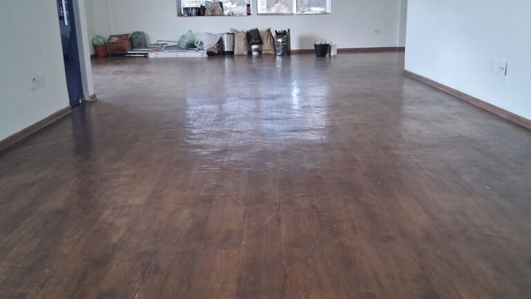 Limpeza pós-obra em Belo Horizonte: descubra os 7 erros que atrasam a entrega do imóvel e como evitá-los. Guia completo para uma limpeza eficiente e profissional.